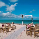 Courtyard By Marriott Nassau Downtown/Junkanoo Beach